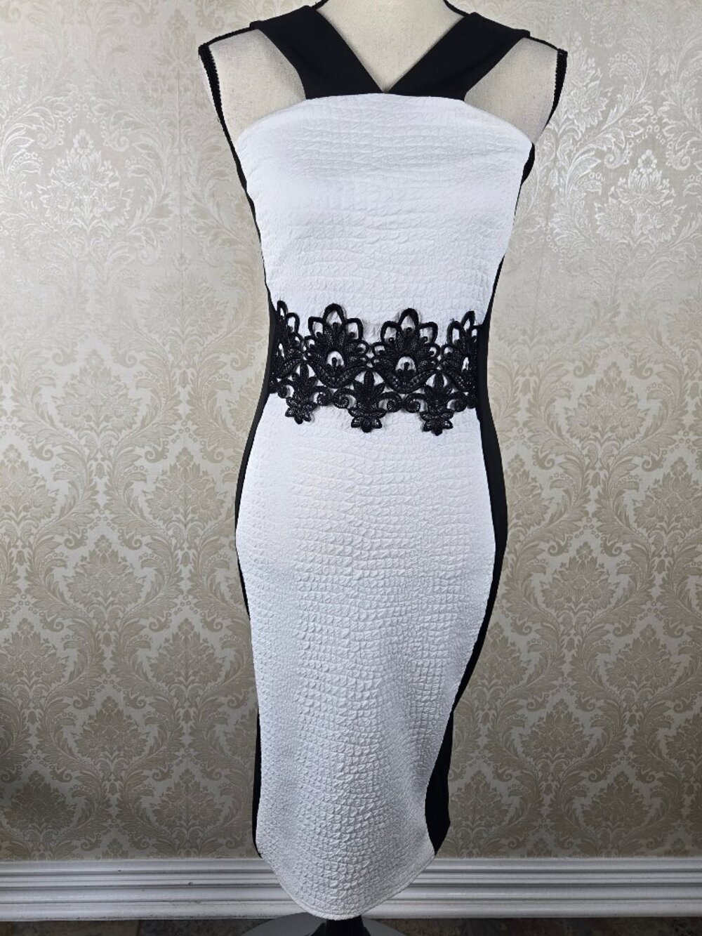 Quiz Size EU 38 (US Med) Black White Bodycon Sheath Dress Halter Neck Lace